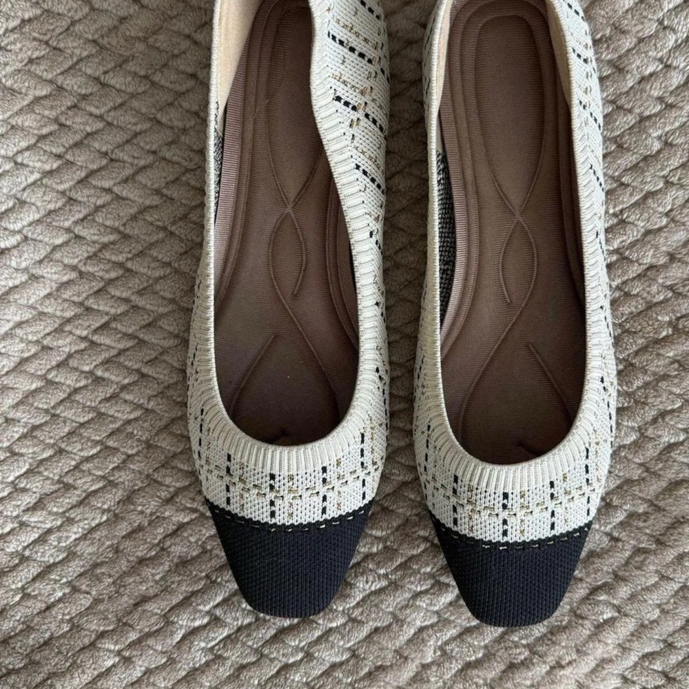 Classic Black and beige Cap-Toe Flats